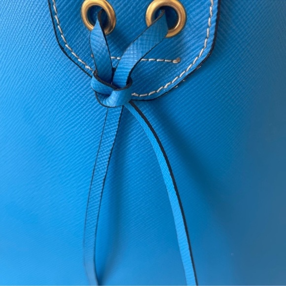 Blue sky leather handbag!!! Gorgeous quality and color! Never used! Like new - Picture 2 of 9